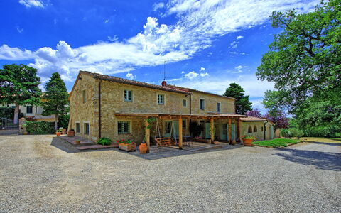 San Donato: Propiedad, Cielo, Casa, Casa, Bienes Raíces, Edificio, By, Inmuebles, Arquitectura, Área Rural