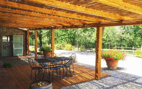 San Donato: Madera, Piso, Mueble, Sombra, Suelo, Manchas De Madera, Madera Dura, Estructura Al Aire Libre, Haz, Jardín