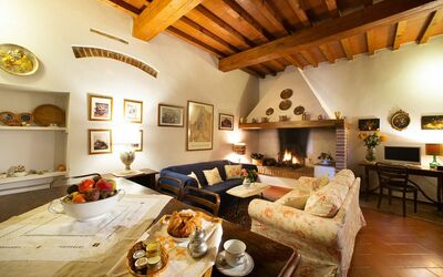 Vasche 3: Propiedad, Habitación, Diseño De Interiores, Edificio, Mueble, Sala, Casa, Techo, Bienes Raíces, Villa