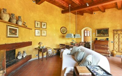 Oleandri 1: Habitación, Propiedad, Edificio, Diseño De Interiores, Mueble, Sala, Casa, Techo, Bienes Raíces, Madera Dura