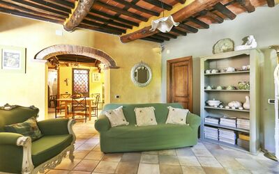 Oleandri 2: Propiedad, Habitación, Sala, Diseño De Interiores, Mueble, Edificio, Techo, Bienes Raíces, Pared, Inmuebles