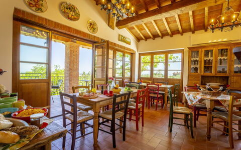 Villa Amadeo: Habitación, Edificio, Propiedad, Diseño De Interiores, Mueble, Mesa, Comedor, Bienes Raíces, Casa, Restaurante