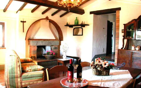 Fattoria la Gabola: Sala, Habitación, Propiedad, Diseño De Interiores, Mueble, Edificio, Casa, Casa, Bienes Raíces, Mesa