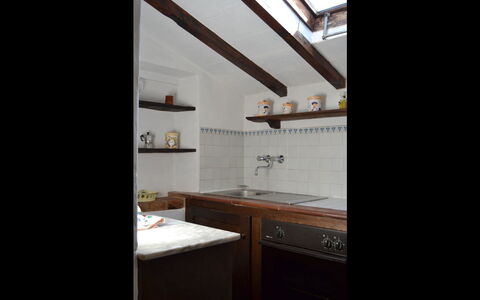 Fattoria la Gabola: Habitación, Propiedad, Edificio, Diseño De Interiores, Casa, Arquitectura, Mueble, Cocina, Propiedad Material, Desván