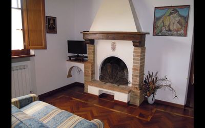 Selene: Hogar, Hogar, Albañileria Horno, Habitación, Propiedad, Estufa De Leña, Suelo, Sala, Suelos De Madera, Madera Dura