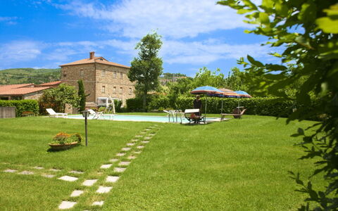 Pozzonovo: Piscina, Jardín, Césped, Mueble Para Exteriores, Yarda, Patio Interior, Comida, Parque, Mesa Al Aire Libre, Villa