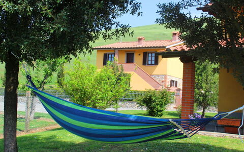 Villa Alabastro: Planta, Edificio, Vehículo, Ventana, Barco, Barcos Y Canotaje - Efectos Y Equipo, Árbol, Watercraft, Azur, Sombra