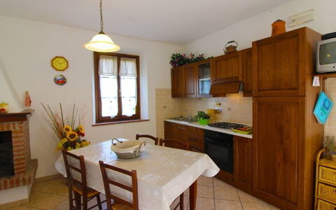 Villa Alabastro: Habitación, Mueble, Propiedad, Edificio, Cocina, Gabinetes, Mostrador, Diseño De Interiores, Casa, Mesa