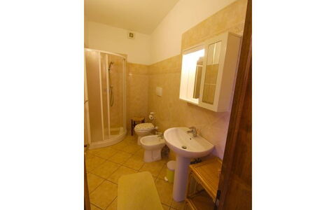 Villa Alabastro: Propiedad, Habitación, Baño, Edificio, Suelo, Casa, Diseño De Interiores, Bienes Raíces, Arquitectura, Lavabo Del Baño