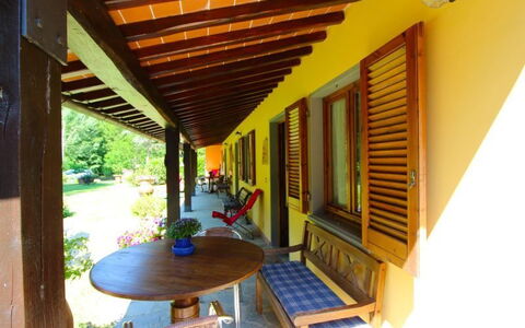 Le Balze: Propiedad, Habitación, Edificio, Casa, Bienes Raíces, Amarillo, Casa, Porche, Arquitectura, Mueble