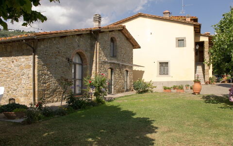 La Greppia: Planta, Cielo, Ventana, Propiedad, Edificio, Árbol, Casa, El Terreno Del Lote, Puerta, Nube