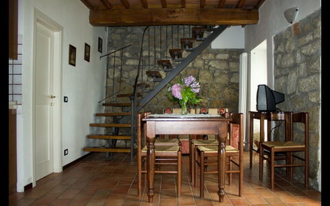 La Greppia: Habitación, Mueble, Edificio, Propiedad, Suelo, Diseño De Interiores, Casa, Suelos De Madera, Madera Dura, Mesa