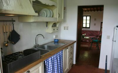 Casa Vana: Mostrador, Habitación, Propiedad, Cocina, Mueble, Edificio, Lavabo, Casa, Gabinetes, Suelo