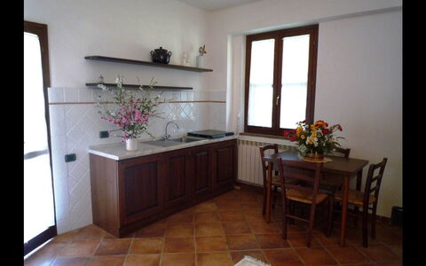 Nonno Tobia: Habitación, Propiedad, Edificio, Suelo, Mueble, Casa, Diseño De Interiores, Madera Dura, Bienes Raíces, Casa