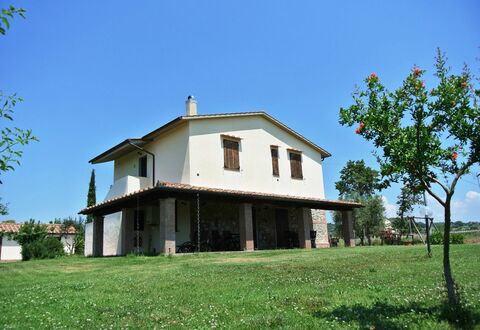 Nonno Tobia: Cielo, Planta, Edificio, Propiedad, Ventana, Árbol, Casa, El Terreno Del Lote, Cabaña, Barrio Residencial