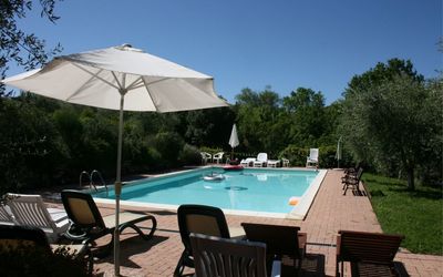 Santa Maria: Agua, Cielo, Propiedad, Piscina, Mueble, Paraguas, Planta, Silla, Azur, Sombra