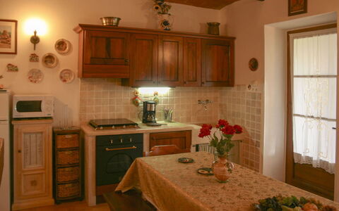 Country House Il Galleto: Mueble, Diseño De Interiores, Madera, Gabinetes, Cocina, Aparato De Cocina, Piso, Mostrador, Lámpara, Techo