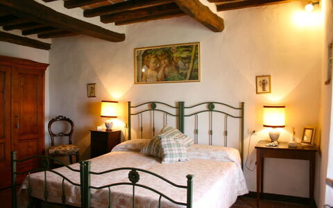 San Eusebio: Habitación, Cama, Habitación, Mueble, Propiedad, Marco De La Cama, Sábana, Edificio, Diseño De Interiores, Suite