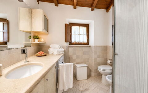 Pieve di Sant Ippolito: Piso, Diseño De Interiores, Suelo, Arreglo De Tubería, Lavabo, Techo, Casa, Grifo, Encendiendo, Baño