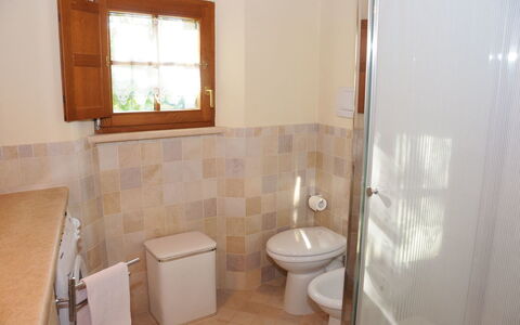 Pieve di Sant Ippolito: Baño, Propiedad, Habitación, Loseta, Suelo, Pared, Diseño De Interiores, Bienes Raíces, Casa, Edificio