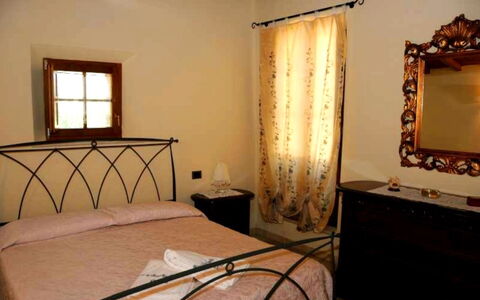 Pieve di Sant Ippolito: Habitación, Habitación, Cama, Mueble, Propiedad, Sábana, Marco De La Cama, Diseño De Interiores, Lecho, Colchón