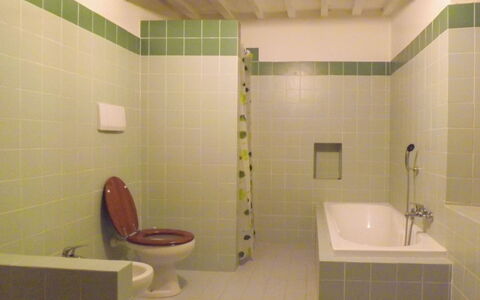 Casa Rossa: Baño, Arreglo De Tubería, Piso, Pared, Suelo, Diseño De Interiores, Lavabo Del Baño, Baño, Grifo, Loseta