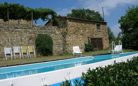 Casa Rossa: Agua, Planta, Cielo, Mueble, Nube, Edificio, Ventana, Piscina, Azur, Silla