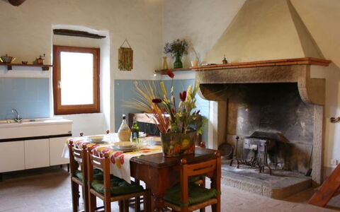 Casa Rossa: Habitación, Propiedad, Mueble, Diseño De Interiores, Edificio, Techo, Casa, Suelo, Sala, Mesa