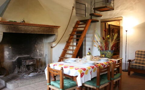 Casa Rossa: Habitación, Propiedad, Mueble, Edificio, Diseño De Interiores, Mesa, Casa, Suelo, Comedor, Desván