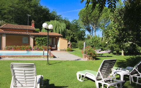 Pagliazzone: Piscina, Mueble Para Exteriores, Recurso, Patio Interior, Césped, Jardín, Yarda, Sombra, Inmuebles, Eco Hotel