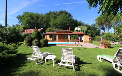 Pagliazzone: Cielo, Planta, Propiedad, Nube, Mueble, Naturaleza, Mueble Para Exteriores, Árbol, Sombra, El Terreno Del Lote