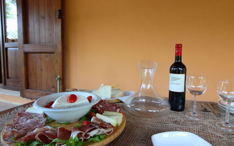 Pagliazzone: Comida, Vajilla, Mesa, Botella, Vajilla, Drinkware, Plato, Barware