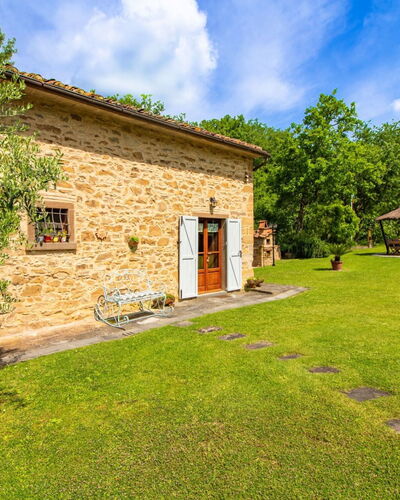 La Casa di Pino: Piscina, Recurso, Jardín, Eco Hotel, Mueble Para Exteriores, Thermae, Fuente De Agua, Sombra, Inmuebles, Paisajismo