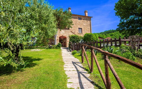 Casale Aiola: Jardín, Inmuebles, Casa De Campo, Césped, Hacienda, Villa, Patio Interior, Parque, Eco Hotel, Granja