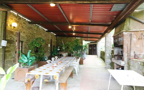 Casale Aiola: Mesa, Planta, Mueble, Propiedad, Silla, Sombra, Maceta, Planta De Casa, Madera, Mueble Para Exteriores