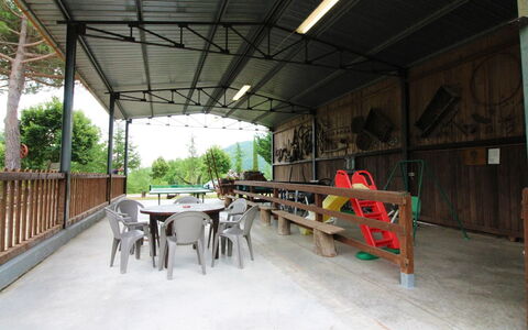 Casale Aiola: Mesa, Mueble, Planta, Madera, Árbol, Sombra, Suelo, Mueble Para Exteriores, Bienes Raíces, Ocio