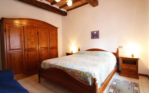 Casale Aiola: Habitación, Cama, Mueble, Habitación, Sábana, Propiedad, Marco De La Cama, Lecho, Diseño De Interiores, Techo