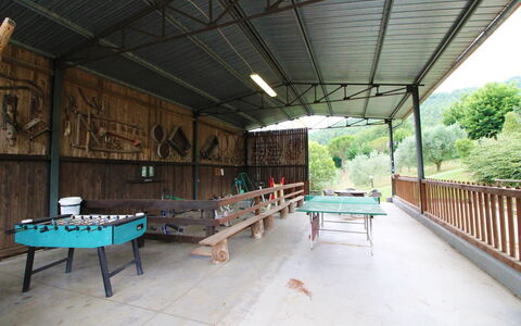 Casale Aiola: Planta, Mesa, Madera, Árbol, Sombra, Casa, Ocio, Mueble Para Exteriores, Porche, Paisaje