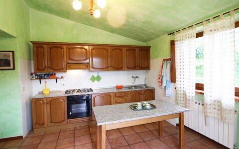 Casale Aiola: Propiedad, Habitación, Cocina, Edificio, Mueble, Casa, Diseño De Interiores, Gabinetes, Bienes Raíces, Suelo