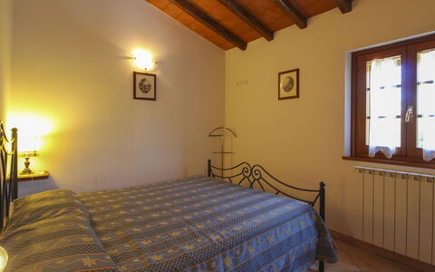 Il Viaggiolo: Mueble, Madera, Diseño De Interiores, Cama, Piso, Habitación, Techo, Suelo, Habitación, Encendiendo