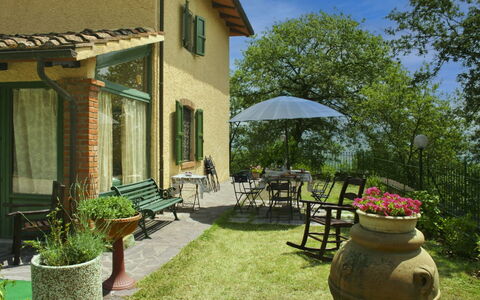 La Rogaia: Paraguas, Mueble, Mueble Para Exteriores, Sombra, Silla, Mesa Al Aire Libre, Maceta, Piscina, Diseño, Planta De Casa