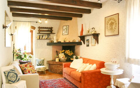 La Rogaia: Mueble, Diseño De Interiores, Pared, Sofá, Madera, Habitación, Piso, Sala, Techo, Encendiendo