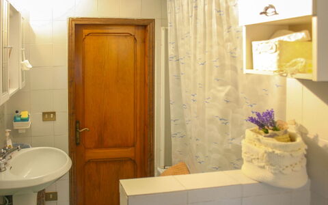 La Rogaia: Pared, Lavabo Del Baño, Arreglo De Tubería, Diseño De Interiores, Piso, Suelo, Baño, Habitación, Plomería, Grifo