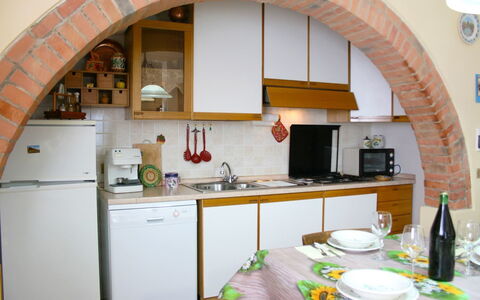 Podere San Bono: Cocina, Habitación, Propiedad, Edificio, Mueble, Gabinetes, Casa, Arquitectura, Mostrador, Diseño De Interiores