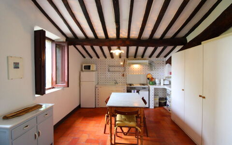 Olivo: Propiedad, Mueble, Gabinetes, Mesa, Ventana, Madera, Silla, Cocina, Diseño De Interiores, Cajón