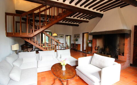 Olivo: Propiedad, Mueble, Sofá, Edificio, Comodidad, Madera, Arquitectura, Diseño De Interiores, Sala, Mesa