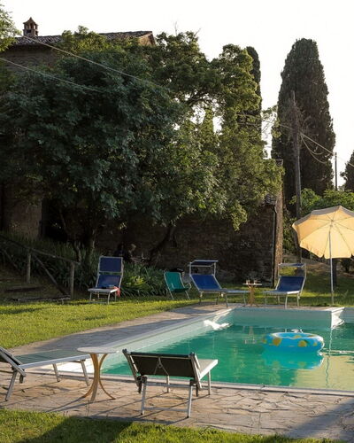 Olivo: Agua, Planta, Cielo, Verde, Piscina, Árbol, Sombra, Mueble Para Exteriores, Hierba, Edificio