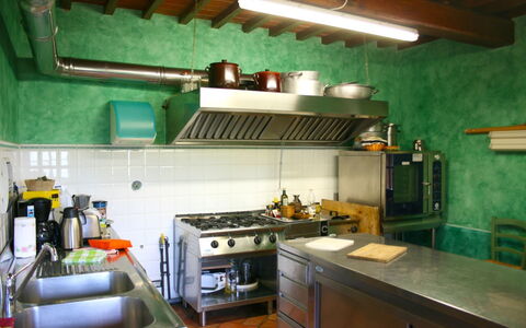 Torre di Vignale: Habitación, Propiedad, Cocina, Edificio, Diseño De Interiores, Techo, Mueble, Arquitectura, Casa, Mostrador