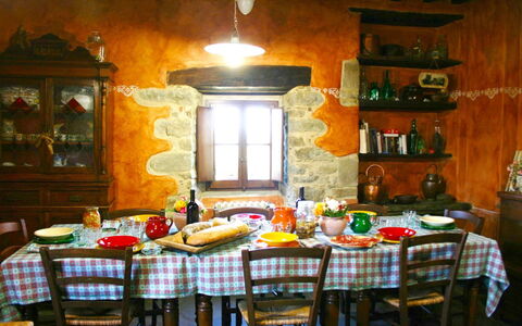 Torre di Vignale: Habitación, Mueble, Comedor, Propiedad, Mesa, Edificio, Diseño De Interiores, Casa, Cocina Y Comedor Mesa, Casa