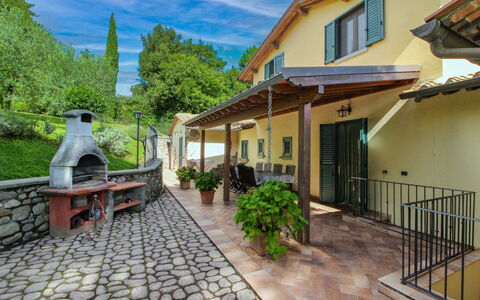 Villino Alba: Maceta, Mueble, Planta De Casa, Puerta, Losa, Porche, Jardín, Silla, Patio, Sombra